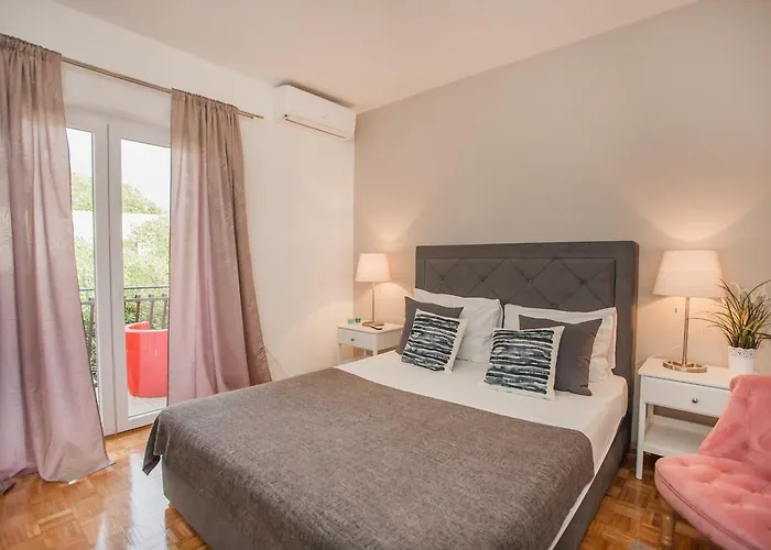 斯普林帝多旅馆 *